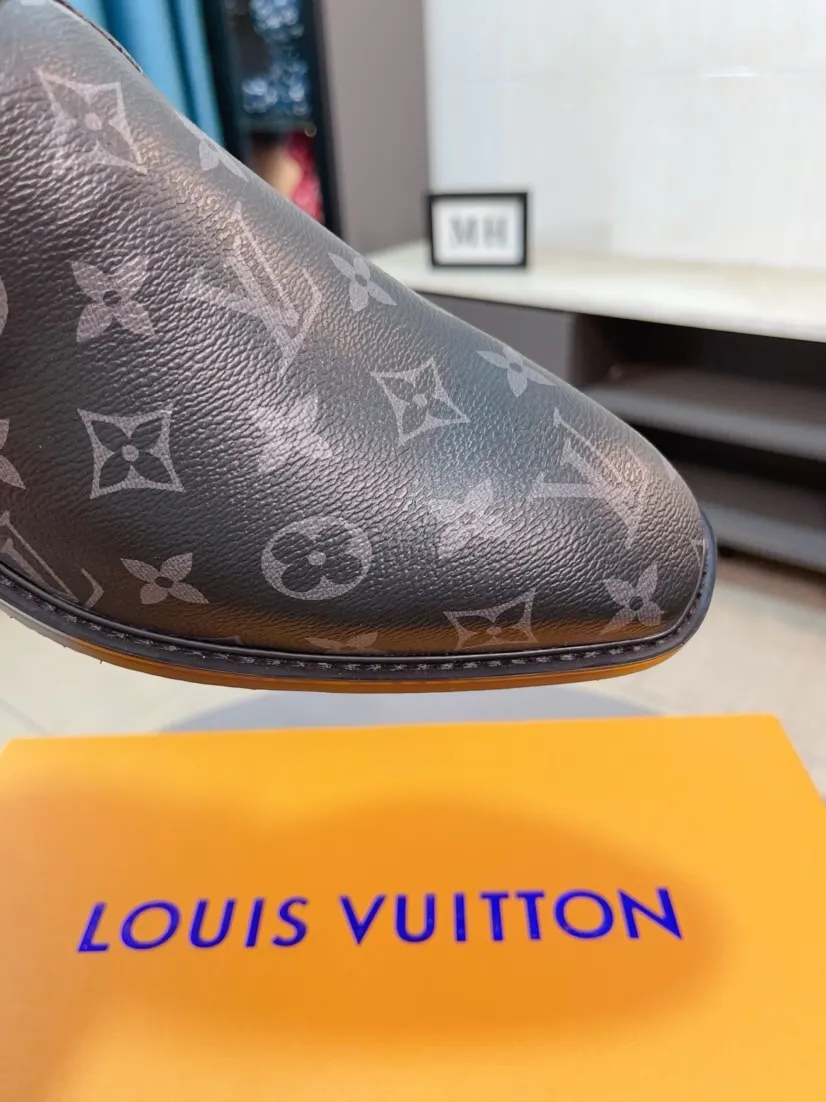 Ex-factory price 720🌹🌹High version [LV] Louis Vuitton's popular casual leather shoes🎖Fashionable and elegant🎖🎖Material: Original imported open-edge beaded cowhide, washed cowhide leather lining, original open-molded rubber outsole, high-end and classy, ​​elegant quality, instantly transforming into a handsome man ❤❤Standard\nNumber: 38-44